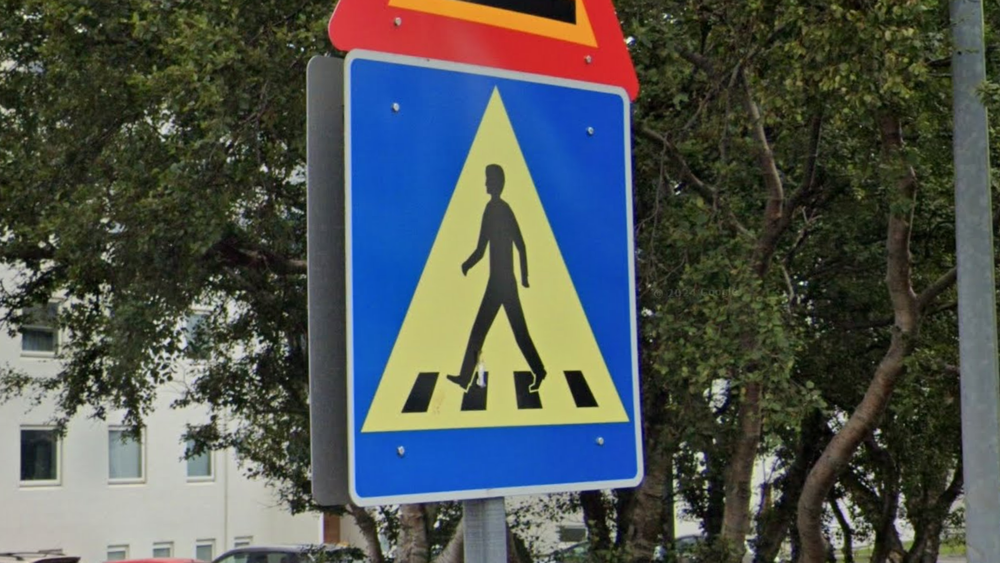 iceland-Pedestrian Sign-1