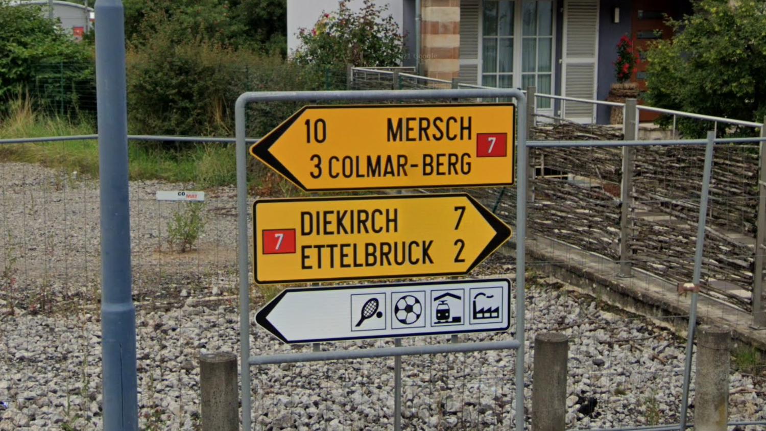 luxembourg-Direction Sign-1