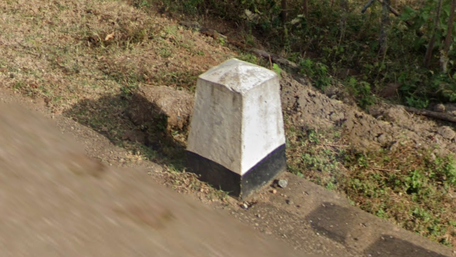 sri-lanka-Bollard-1